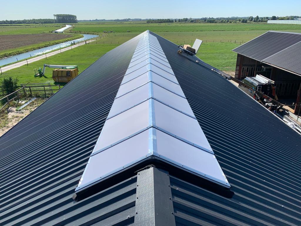 Montagebedrijf-4 Lichtstraat op het dak